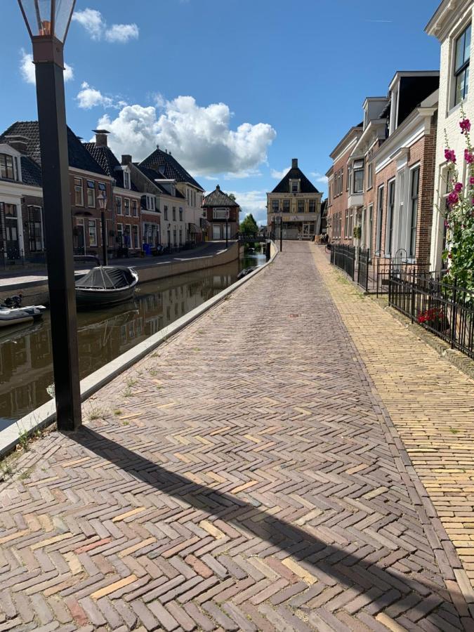 B&B Het Herenhuys Aan De Historische Gracht Van Kollum Exterior photo